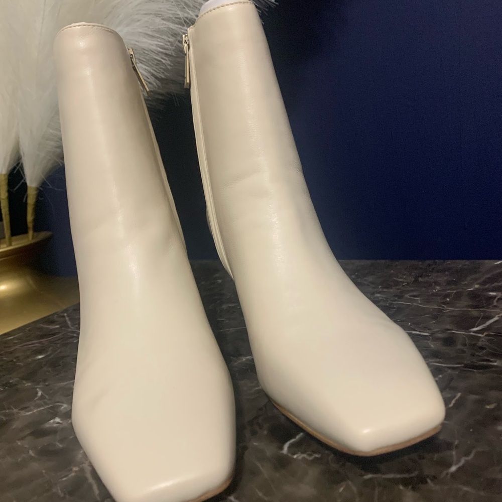 BEAUTIFUL SAM EDELMAN Cream Ankle Boots